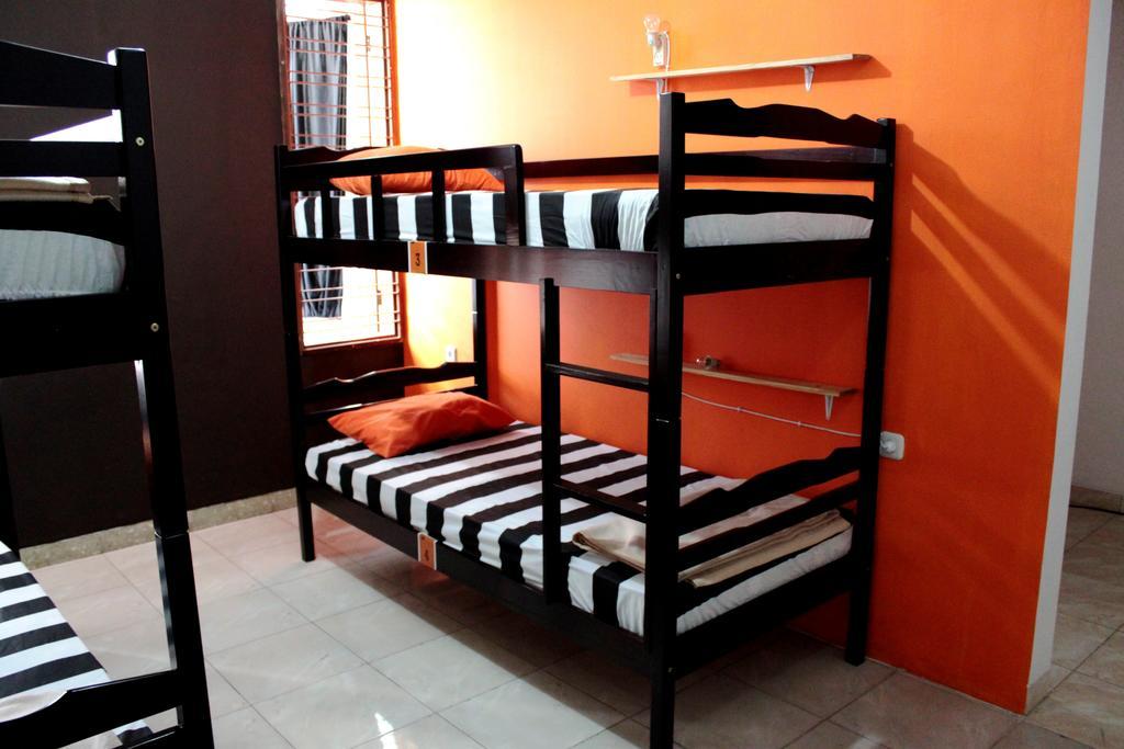 Hostel Pinisi Backpacker Bandung Zimmer foto