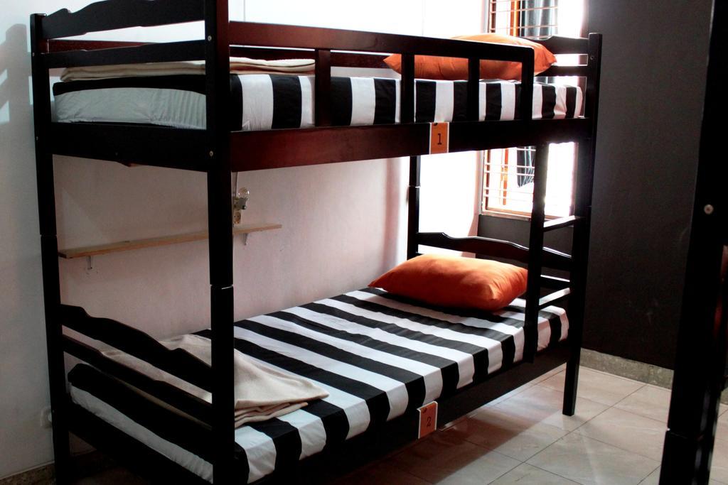 Hostel Pinisi Backpacker Bandung Zimmer foto