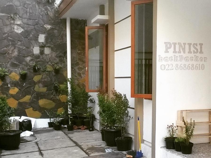 Hostel Pinisi Backpacker Bandung Exterior foto